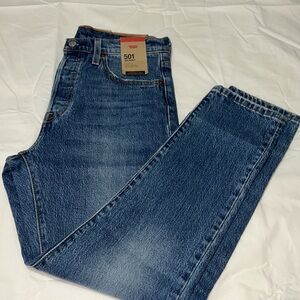WOMEN’s LEVIS JEANS 501 SKINNY